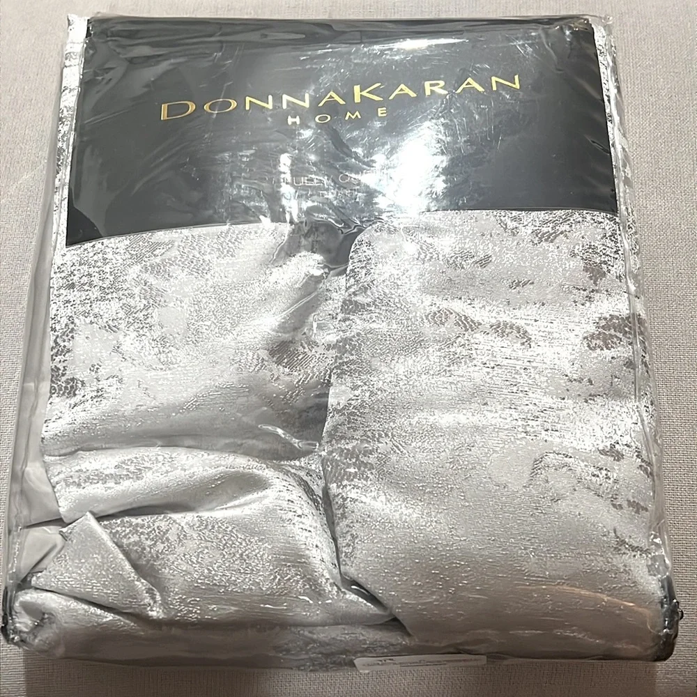 Donna Karan Luna Duvet Cover, NWT, Size Full/Queen $375